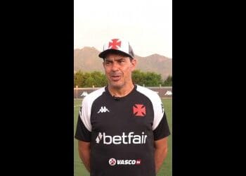 Fábio Carille faz um chamado à torcida para o jogo entre Vasco e Madureira em Manaus; assista ao vídeo.