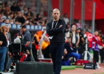 Ídolo do futebol na Turquia, Alex deu sua opinião e sugeriu a contratação de Loide Augusto.