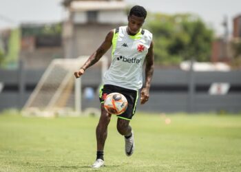 Vasco compartilha fotos e vídeo do treino realizado nesta quarta-feira; confira