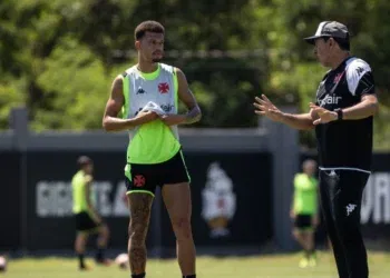 Vasco x Madureira sinaliza a estreia do treinador Fábio Carille e dos novos reforços.