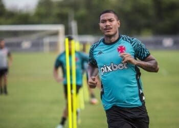 Criciúma demonstrou interesse em Zé Gabriel, mas as negociações não avançaram devido ao elevado valor do salário do atleta.