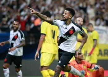Vasco compartilha imagem da celebração de Paulinho após o gol contra o Madureira; confira