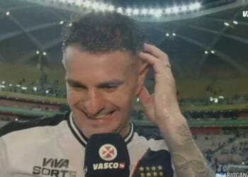 Vegetti afirma que não solicitou salário de R$ 1 milhão e garante que só sairá do Vasco se for dispensado; confira o vídeo.