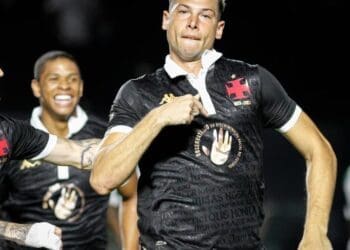 Capasso não está em negociações atualmente, mas sua permanência no Vasco não está assegurada.