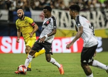 Titular diante do Madureira, Tchê Tchê brilha com assistência e desempenho destacado na sua estreia pelo Vasco.