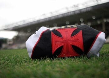 Vasco compartilha imagem da camisa que usará neste domingo diante da Portuguesa; confira