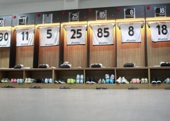 Veja imagens do vestiário do Vasco em São Januário.