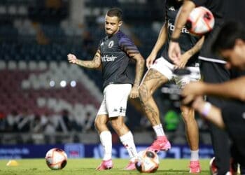 Vasco compartilha imagens do aquecimento dos atletas em São Januário