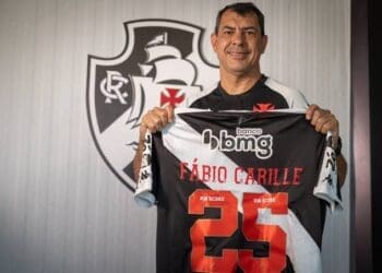 Fábio Carille conquistou 2 vitórias, anotou 6 gols e sofreu apenas 1 em 2 partidas à frente do Vasco.