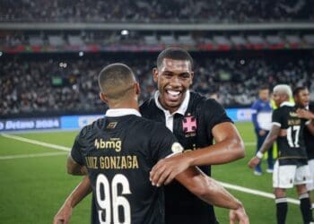 Vasco avança nas negociações para a renovação de Rayan; Paulinho, Jair, Puma Rodríguez, Vegetti, Léo Jardim e Payet também estão em conversas para suas renovações.