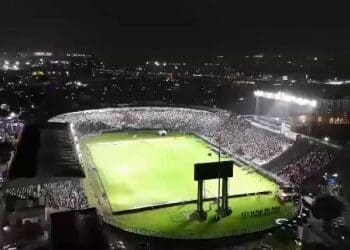 Maxime Dominguez concede entrevista em francês sobre sua chegada ao Vasco e adaptação ao futebol brasileiro; veja a seguir.