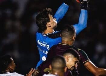 Léo Jardim: ‘Conseguimos nosso primeiro triunfo em casa neste ano! Que venham muitas mais vitórias’