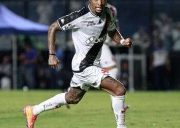 Veja os números de Tchê Tchê vestindo a camisa do Vasco