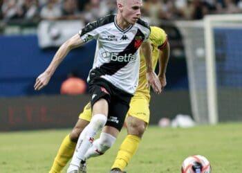 Maxime Dominguez se destaca como o principal responsável por passes decisivos no Vasco em 2025.