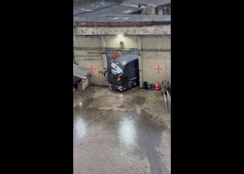 Elenco do Vasco desembarca em São Januário; assista ao vídeo