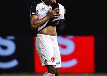 Lateral-direito, Paulo Henrique acumulou 4 gols pelo Vasco; 3 foram marcados com a perna esquerda e 1 com a direita.