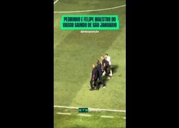 Pedrinho percorreu o campo sem passar pela zona mista; assista ao vídeo.