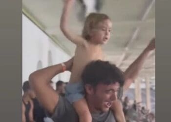 Vegetti compartilha vídeo do filho se divertindo em São Januário e comenta: ‘Forza Jovem’