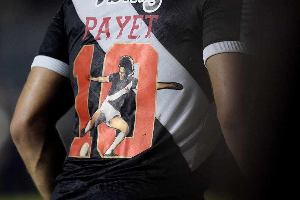 Camisa de Payet em homenagem a Roberto Dinamite - Maricá x Vasco — Foto: Alexandre Loureiro/AGIF