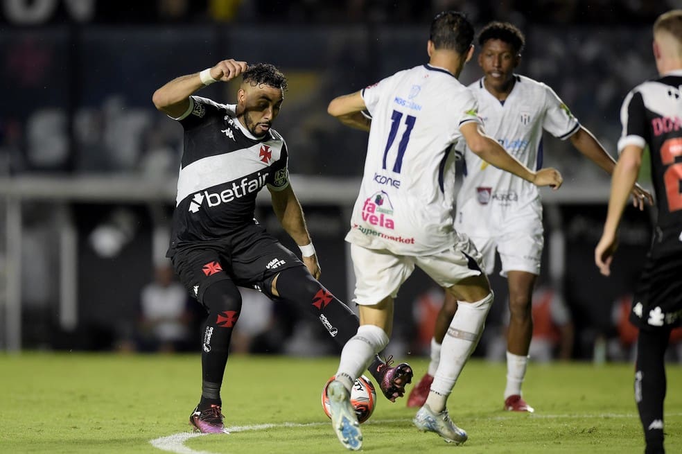 Payet em ação - Maricá x Vasco — Foto: Alexandre Loureiro/AGIF