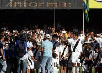 Fotógrafo finlandês compartilha imagens de um Botafogo x Vasco realizado há 20 anos no Maracanã
