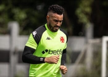 Vasco compartilha imagens do treinamento realizado nesta sexta-feira; confira.