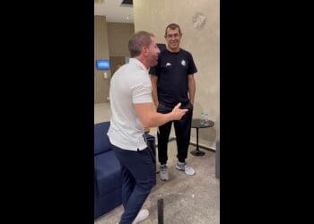 Ídolo Geovani faz visita à delegação do Vasco no Espírito Santo; confira o vídeo