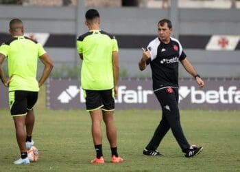 Vasco e Volta Redonda disputam a liderança da Taça Guanabara.