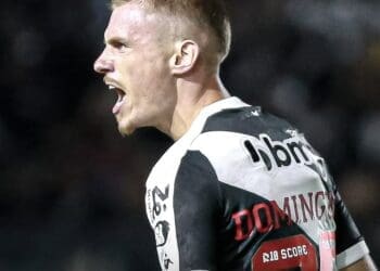 Vasco celebra o aniversário de Maxime Dominguez, que recebe os parabéns hoje.