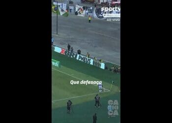 Goleiro do Volta Redonda realizou uma defesa impressionante no primeiro tempo; assista ao momento.