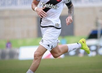 Vasco conserva o Cinturão do Futebol Brasileiro ao empatar com o Volta Redonda.