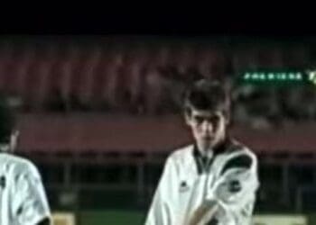 Veja o gol de falta de Juninho Pernambucano contra o Fluminense, realizado em 1996.