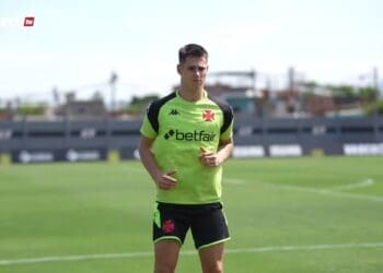 Estrella volta a treinar com a equipe do Vasco