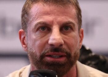 Pedrinho teria recebido um convite de Marinakis para comparecer a um jogo do Nottingham Forest.