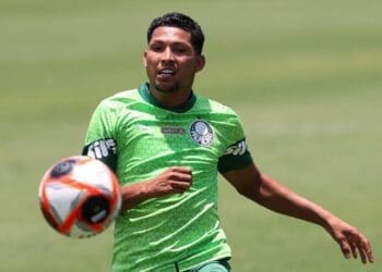 Rony caminha para um acerto com o Vasco, aponta jornalista.