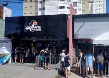 Carlos Germano marcou presença em um evento da loja Gigante da Colina, realizado em Aracaju.