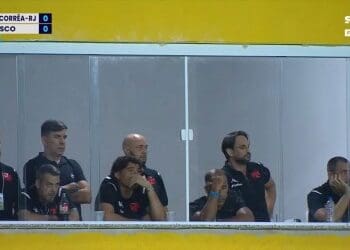 Felipe Maestro expressou descontentamento durante a partida entre Sampaio Corrêa e Vasco; assista ao vídeo.