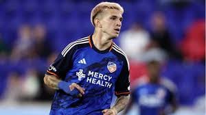 Vasco recebe notificação de dívida de Orellano, que afirma não ter recebido os salários devidos.