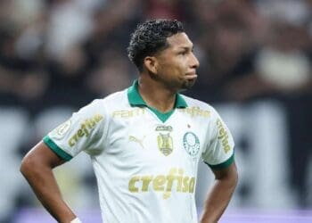 Vasco permanece na corrida pelo atacante Rony, concorrendo com o Atlético-MG.