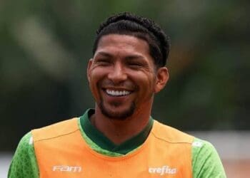 Rony optou pelo Vasco devido à influência de seu pai e de familiares que torcem pelo clube.