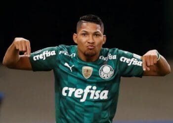 Staff de Rony confirma que atacante irá se juntar ao Vasco