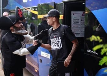 Vasco solicita valor elevado e Cruzeiro abdica da negociação por João Victor.