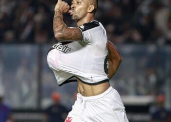 Paulo Henrique também apresenta desconforto muscular e não participará do clássico contra o Flamengo.