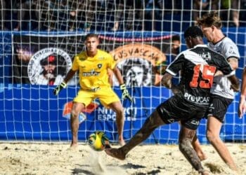 Beach Soccer: Vasco supera o Botafogo com uma vitória de 5 a 4 e avança para a final da Copa Rio contra o Flamengo