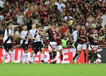 Wesley: ‘Admiro o Coutinho, porém ele também comete muitos passes errados. Ele ficou irritado pela derrota e parece ter descontado isso em mim.’