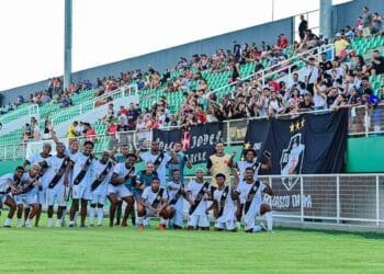 MC Darlan transforma a canção ‘A Barreira vai virar baile’ em uma homenagem ao Vasco-AC, que está na liderança do Campeonato Acreano.
