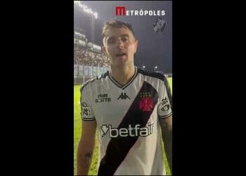 Jogadores do Vasco chamam a torcida para apoiar na partida contra o União-MT em Cariacica; confira o vídeo.