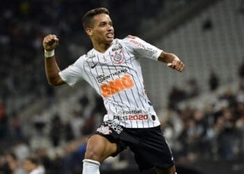 Vasco realizou uma consulta sobre o atacante Pedrinho, que atua pelo Shakhtar Donetsk.