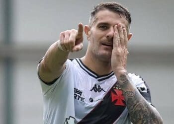Vegetti iguala a marca de Alecsandro e se torna o 7º maior artilheiro do Vasco no século XXI