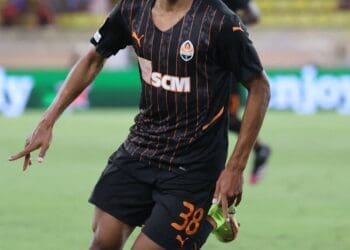 Vasco está em conversação com o Shakhtar Donetsk para garantir o empréstimo de Pedrinho por um período de 1 ano.